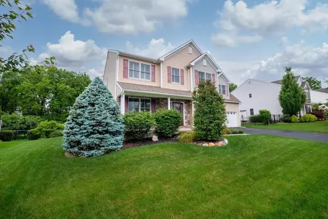2186 Eagles Landing Dr, Nazareth, PA 18064