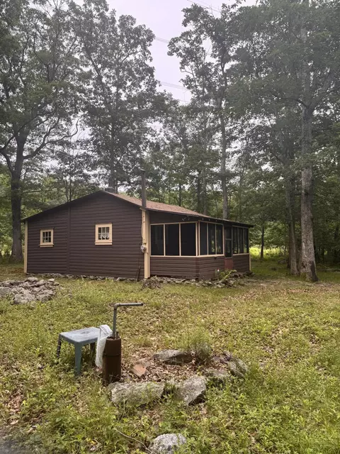 111 Bushkill Cabin Colony Rd, Dingmans Ferry, PA 18328
