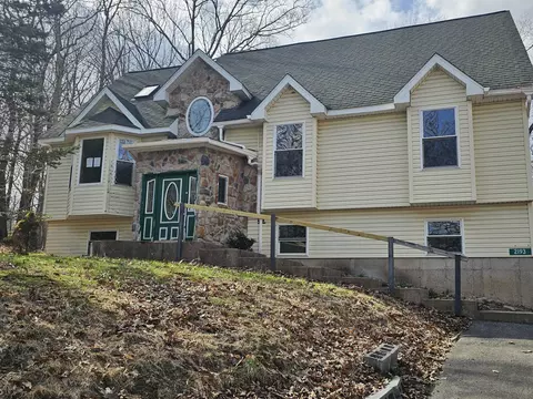 2193 Lake Dr, Henryville, PA 18332