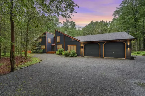 139 Conestoga Trl, Pocono Pines, PA 18350