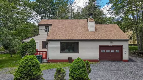 7198 Rimrock Dr, Tobyhanna, PA 18466