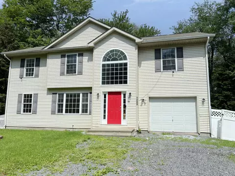 1209 Fern Dr, Pocono Summit, PA 18346
