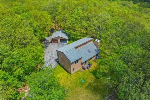 146 Algonquin Trl, Albrightsville, PA 18210