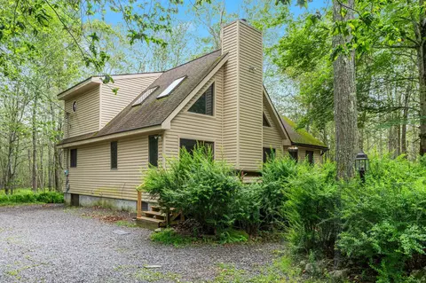64 Lyman Ln, Clifton Township, PA 18424