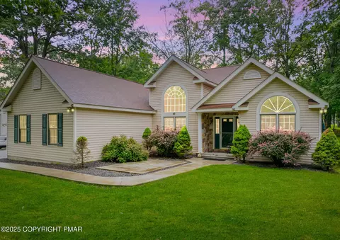 212 Withywindle Way, Tamiment, PA 18371