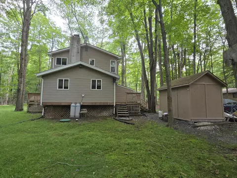 114 Iowa Trl, Pocono Lake, PA 18347
