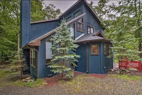 2929 Melody Ln, Tobyhanna, PA 18466