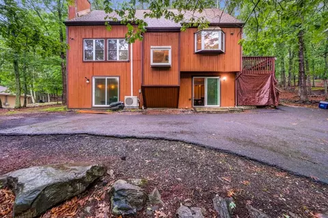 453 Lakeside Dr, East Stroudsburg, PA 18301