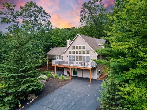 124 High Mountain Ln, Tannersville, PA 18372