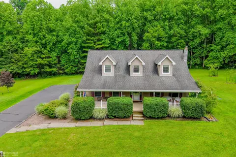 142 Hickory Ln, Saylorsburg, PA 18353