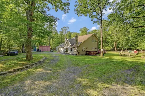 516 Ferry Ln, East Stroudsburg, PA 18302