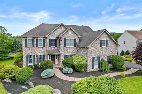 107 Pebble Beach Ct, East Stroudsburg, PA 18302