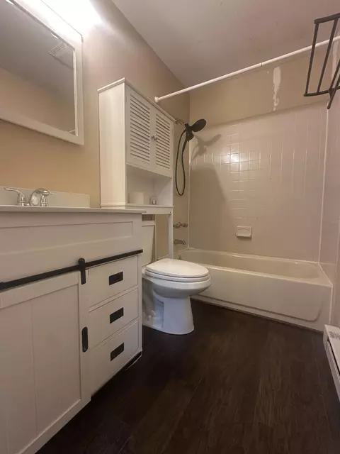 Bath - 2215 Delaware Ct E, Bushkill, PA 18324 photo 1 of 2