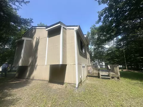 Exterior - 2215 Delaware Ct E, Bushkill, PA 18324 photo 4 of 8