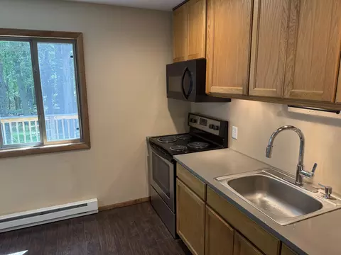 Kitchen - 2215 Delaware Ct E, Bushkill, PA 18324 photo 2 of 4