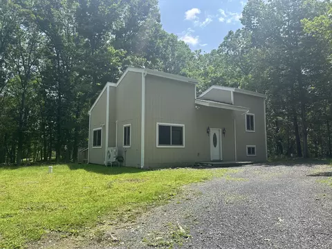 Exterior - 2215 Delaware Ct E, Bushkill, PA 18324 photo 2 of 8