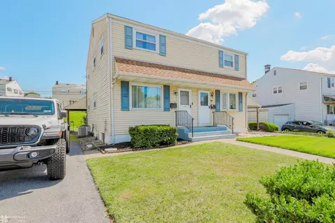 1336 Greenview Dr, Bethlehem, PA 18018