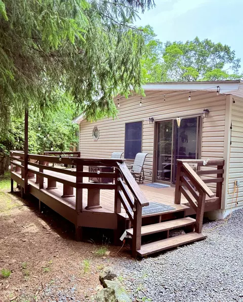 107 Estates Dr, Lake Harmony, PA 18624