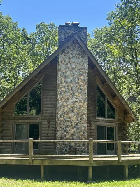 622 Poplar Creek Rd, Effort, PA 18330