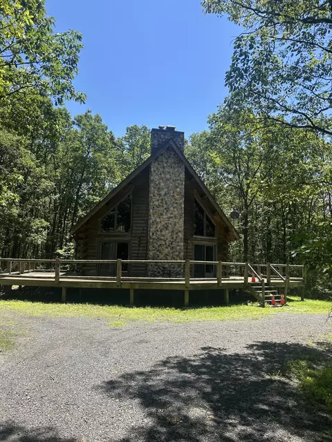 622 Poplar Creek Rd, Effort, PA 18330
