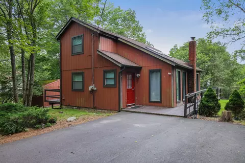 144 Island Dr, Long Pond, PA 18334