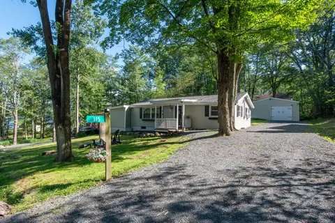 115 Squaw Trl, Pocono Lake, PA 18347
