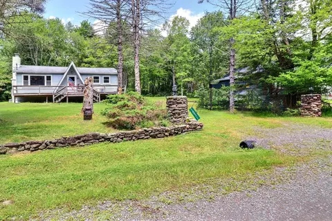 1031 Wyoming Dr, Pocono Lake, PA 18347