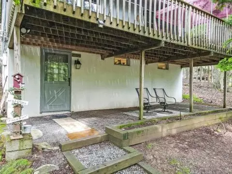 1005 Maple Dr, Pocono Lake, PA 18347