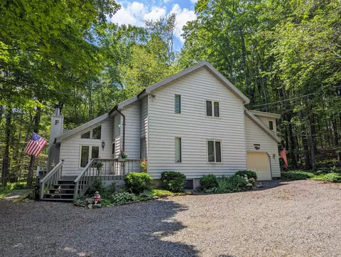 9 Sheffick Dr, Clifton Township, PA 18424