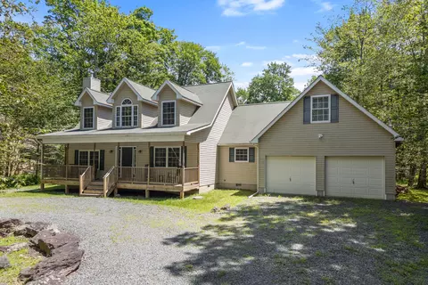 272 White Pine Dr, Pocono Lake, PA 18347