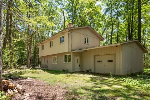 236 Gross Dr, Pocono Pines, PA 18350