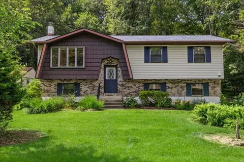 1134 Lake Of The Pines Blvd S, East Stroudsburg, PA 18302