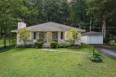 2726 Pocono Cir, Bartonsville, PA 18321