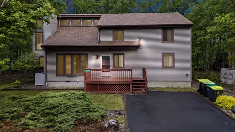 1117 Belaire Dr, East Stroudsburg, PA 18301