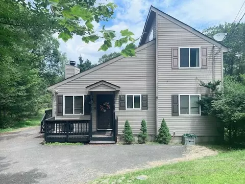 2133 Wild Laurel Dr, Long Pond, PA 18334