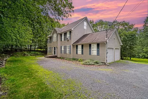 2615 Vista Dr, Blakeslee, PA 18610