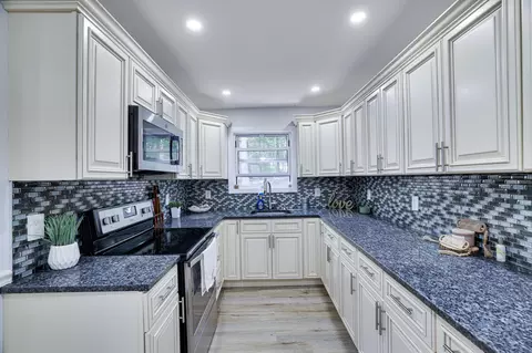 3109 Snowden Dr, Bushkill, PA 18324