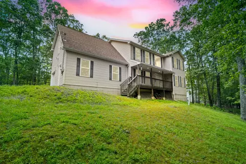 335 Sugarbush Rd, Henryville, PA 18332