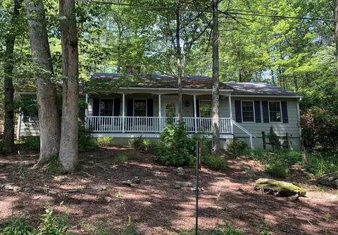115 Sweet Fern Ln, Buck Hill Falls, PA 18323
