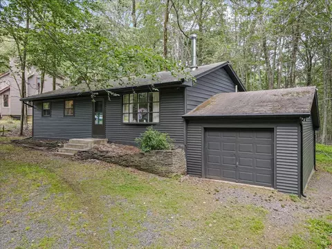 275 Selig Rd, Pocono Lake, PA 18347