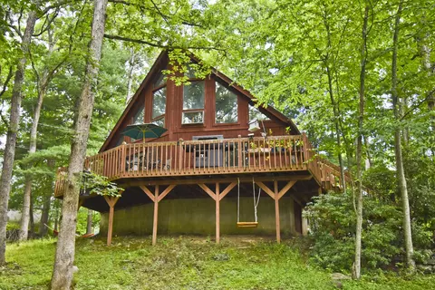 118 Sussex Ct, Bushkill, PA 18324