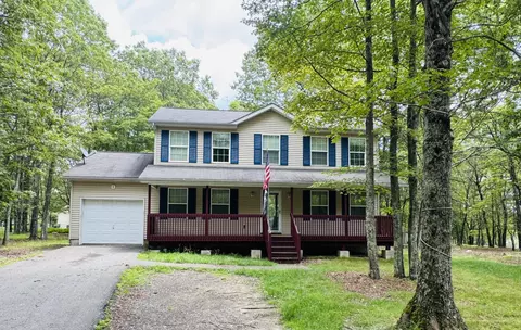 2149 Valley View Dr, Bushkill, PA 18324