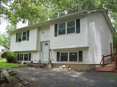 139 Davis Cir, Bushkill, PA 18324