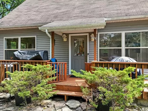 2218 Lancaster Dr, Lehman, PA 18324