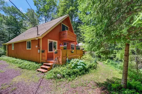 2459 Overlook Ln, Pocono Pines, PA 18350
