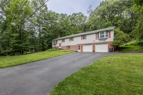 4620 Buck Valley Cir, East Stroudsburg, PA 18301