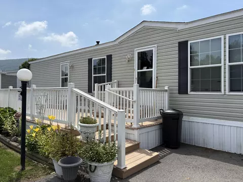 51 Hillside Pl, Kunkletown, PA 18058