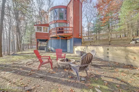 123 Shannon Ct, Bushkill, PA 18324