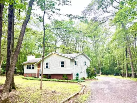 112 Sugar Hill Rd, Saylorsburg, PA 18353