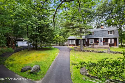 4462 Woodside Dr, East Stroudsburg, PA 18301